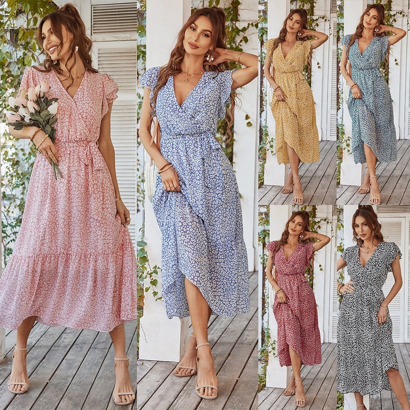 الأزهار طباعة قصيرة الأكمام Vneck مطوي فستان خياطة